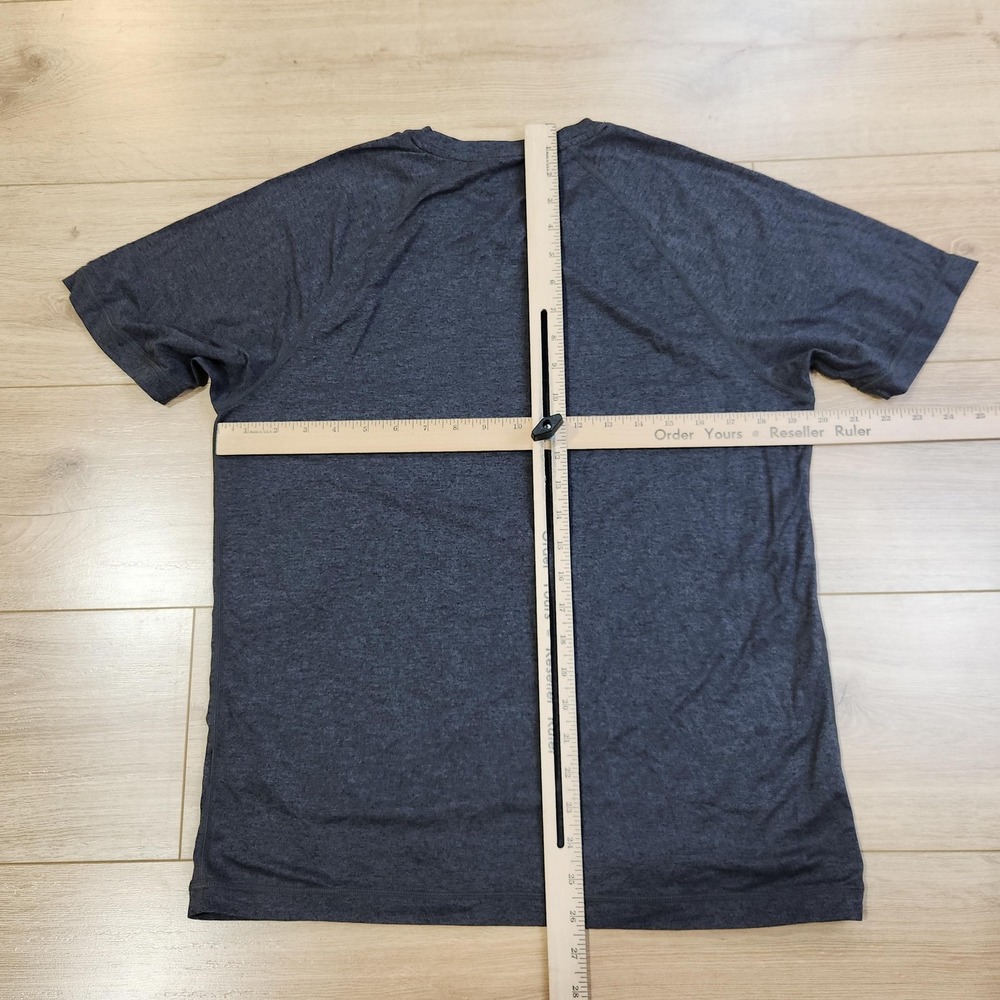 Rhone Shirt Mens Medium Gray Short‎ Sleeve Athletic Running Performance Top - Picture 5 of 8